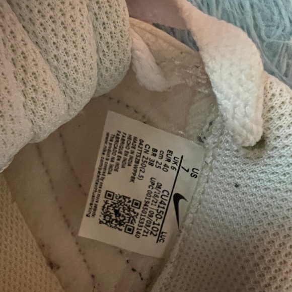 White Nike size 7 - Picture 9 of 9
